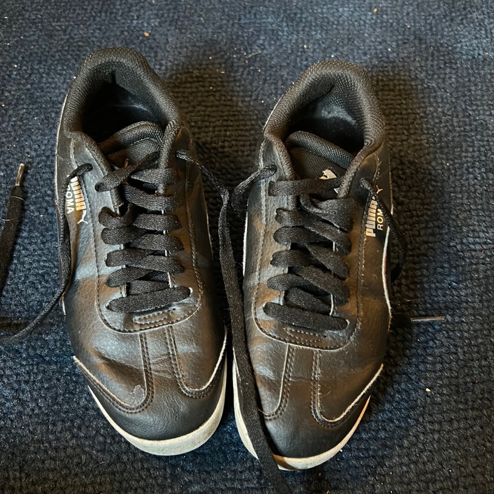 Puma Roma black leather 4 big kids